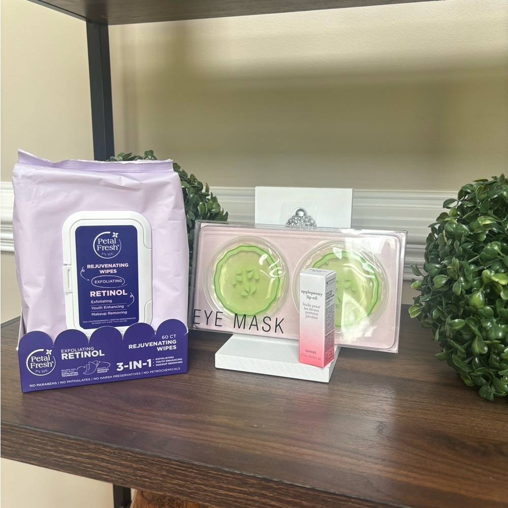 Tuesday Night Glow: Skincare Wipes, Eye Masks & Lip Oil Set